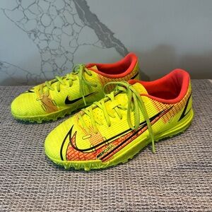 NIKE Mercurial Youth Indoor Soccer Shoe